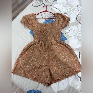 📚DROP⬇️ MINETTE • Tan Flowered Romper • sz M